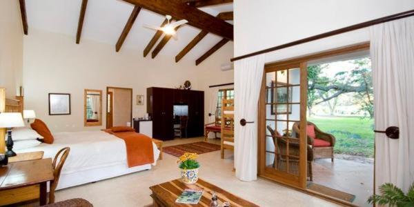 Lupus Den Country House B&B Sunland Bagian luar foto